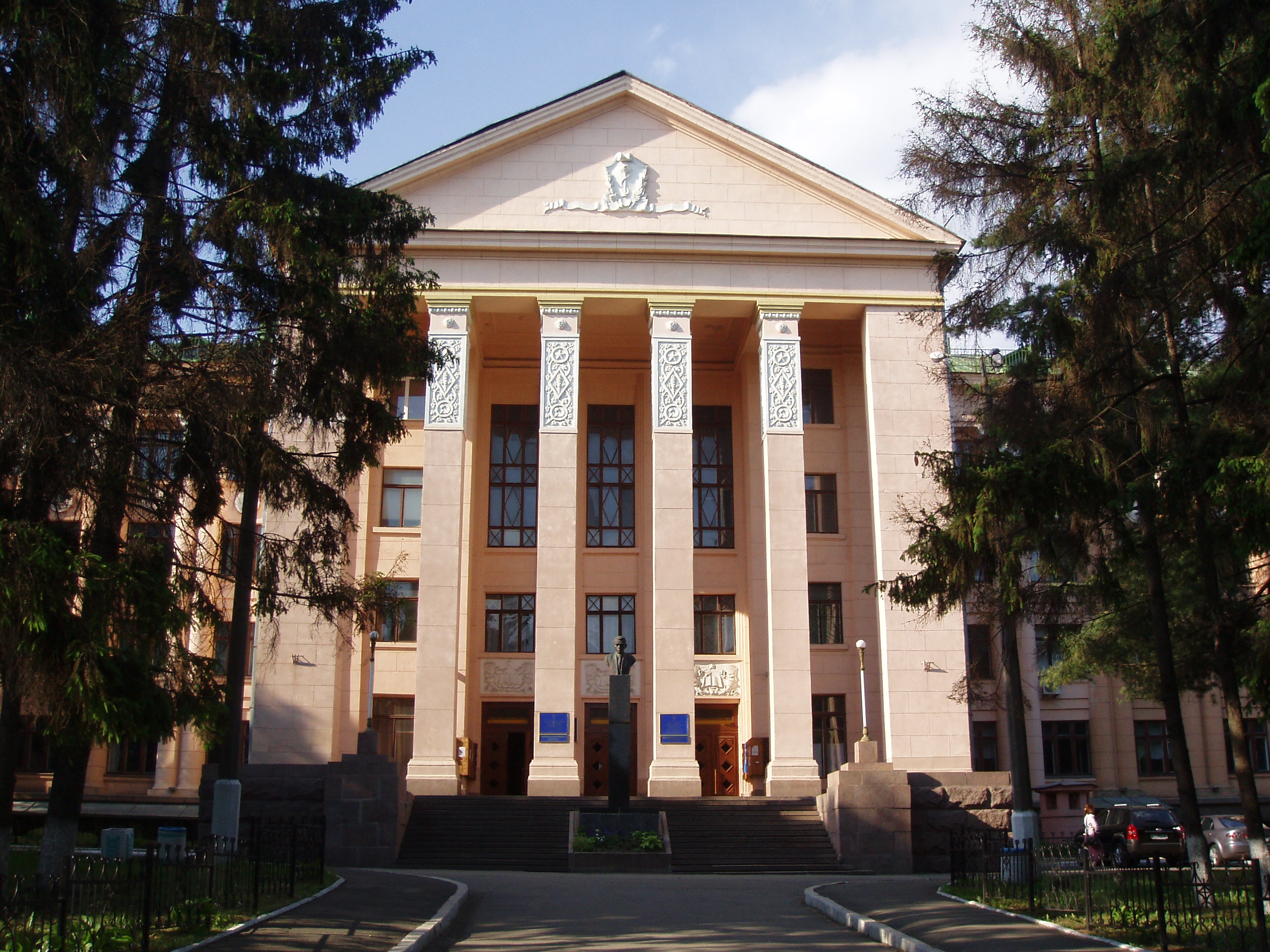乌克兰国立医科大学图片